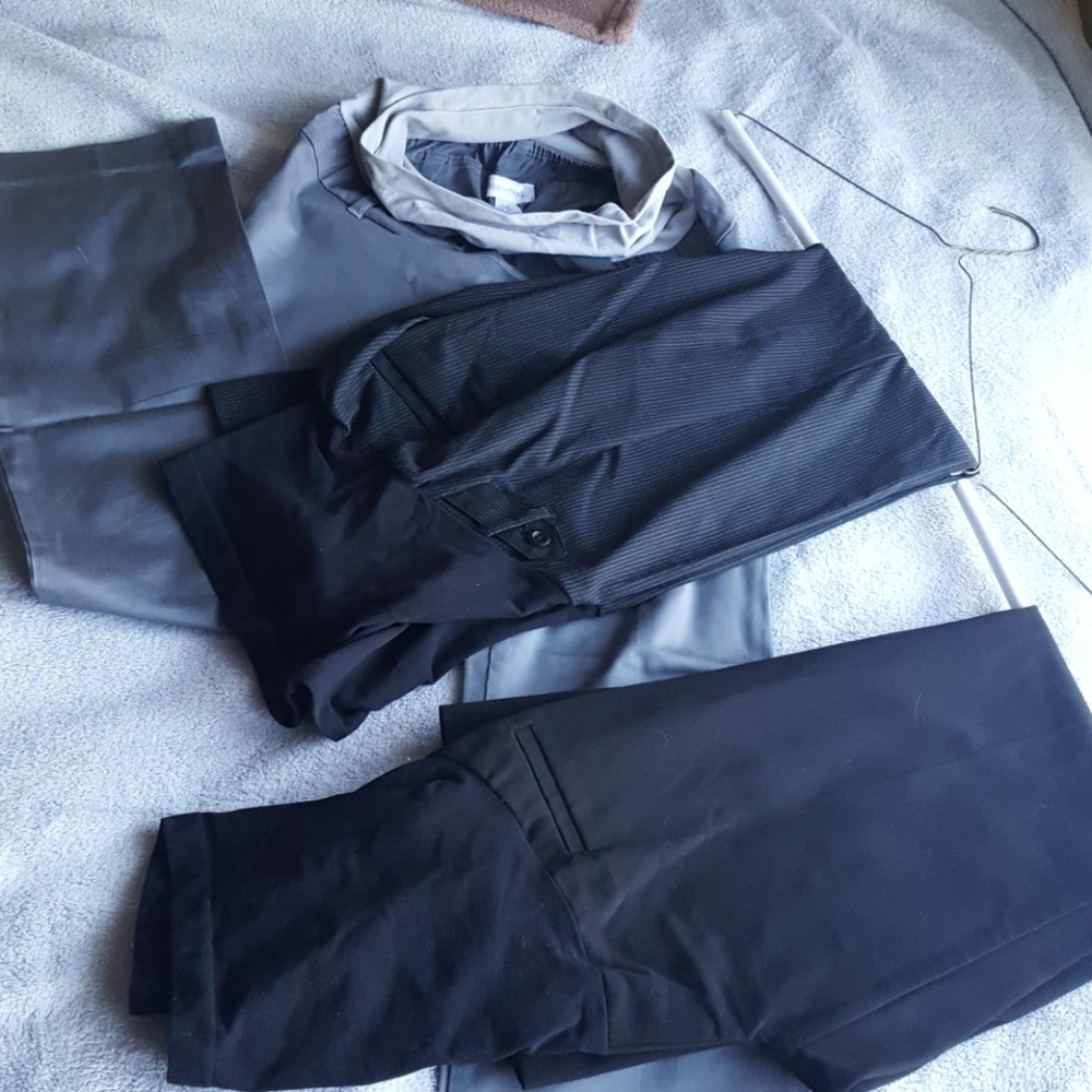 3 pair of Maternity dress pants. SIZE PETITE SM